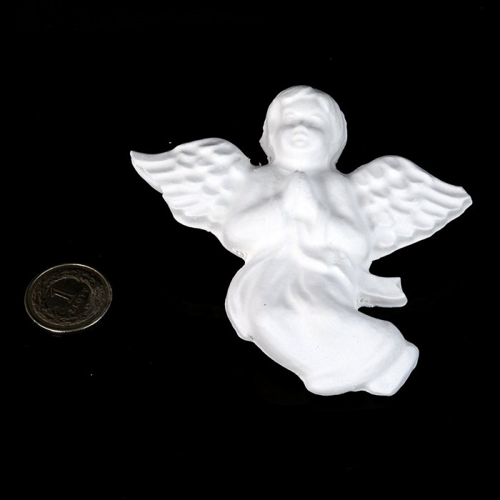 Aniołek ze skrzydłami modlący gipsowa figurka 9 cm