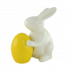 Figurka biały zając z żółtym jajkiem