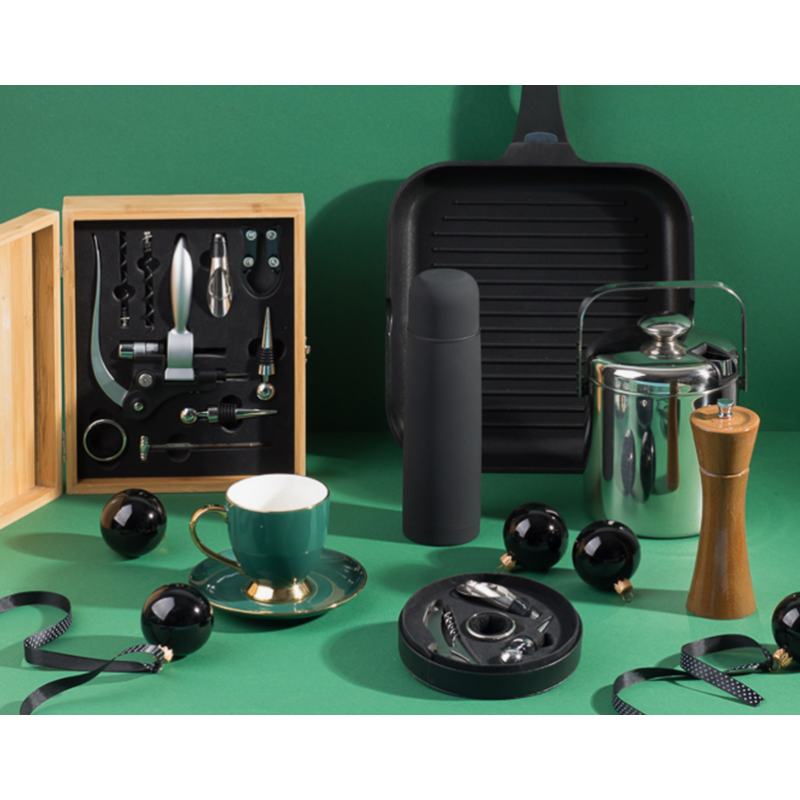 Filiżanka ze spodkiem Royal 220 ml zielono-złota AMBITION